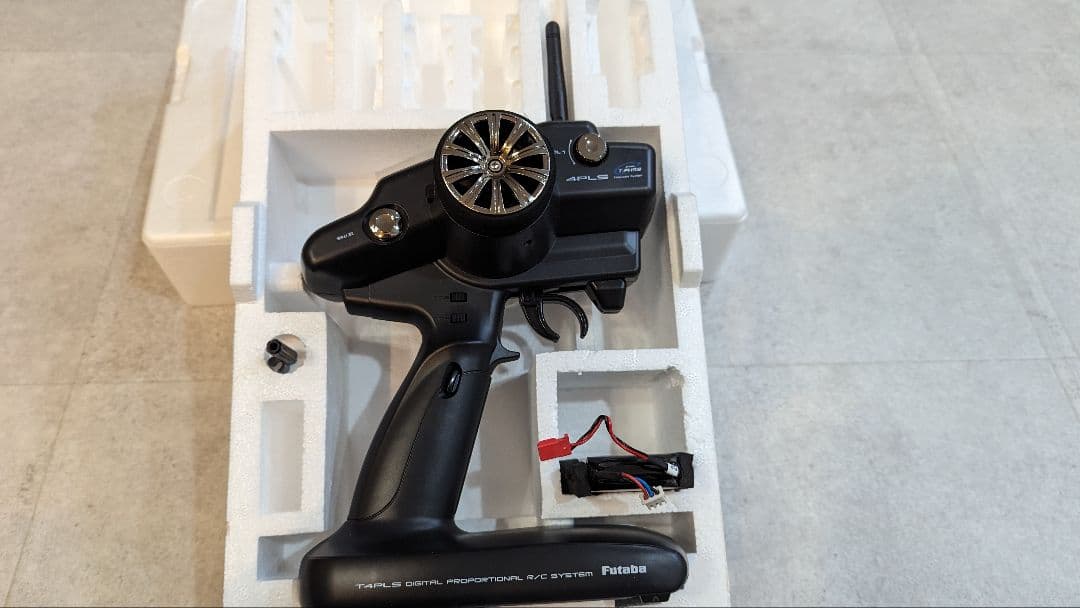 Futaba 4PLS ラジコン送信機