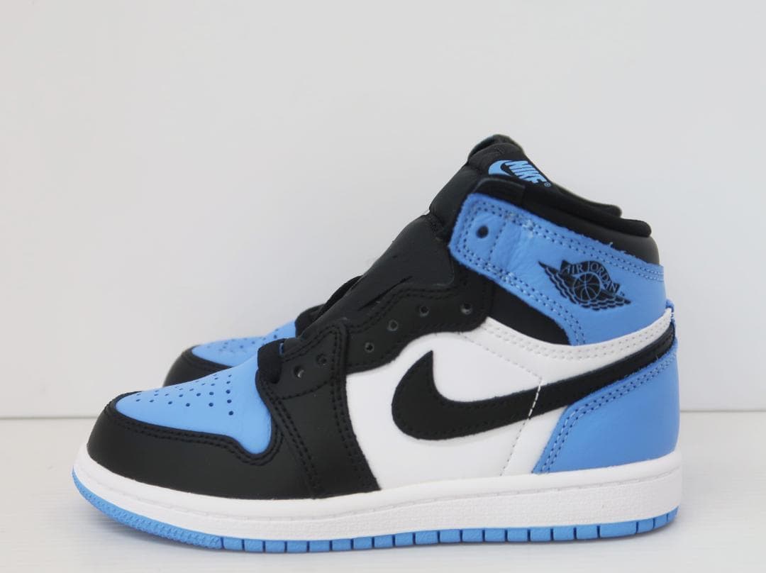 未使用 NIKE JORDAN 1 RETRO HIGH OG キッズ【G】.