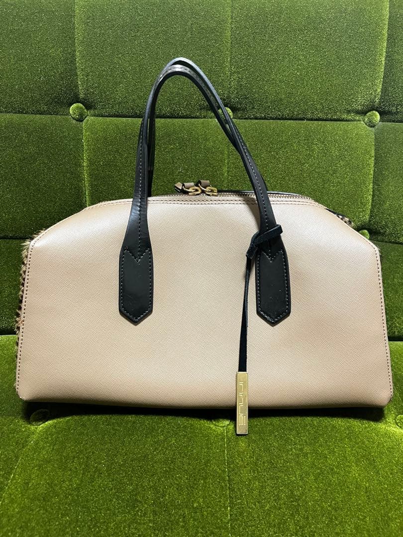 innue（イヌエ） 型押しレザーとハラコ　異素材MIX ボストンバッグ