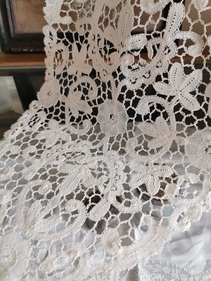 アンティークベルギー ブルージュ 草花紋様 ボビン編みリネンレースドイリー
