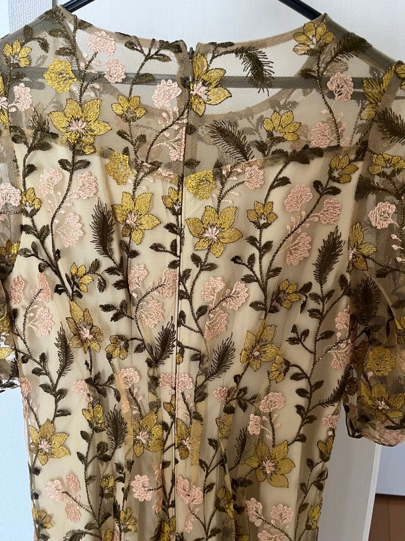 kana niana フラワー刺繍　ワンピース　イエロー　お呼ばれ　オケージョン