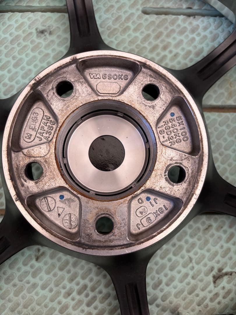 よちさん専用ADVAN Racing RG-D2 18インチ GTRdesign