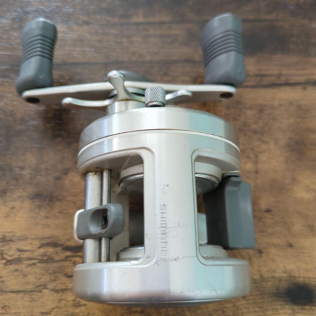 リール SHIMANO CALCUTTA200