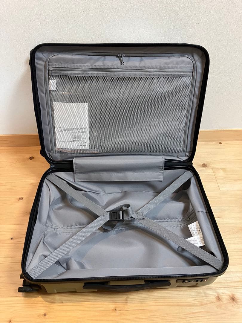 新品・未使用　無印良品 ストッパー付きハードキャリー35L　カーキ