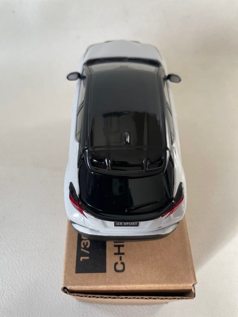 トヨタ C-HR GRスポーツ ⑦ 2NA 黒×ホワイトパールクリスタルシャイン