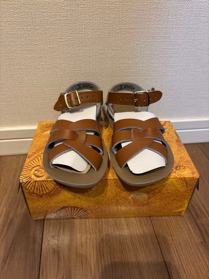 新品Saltwater sandals swimmer Tan size 10