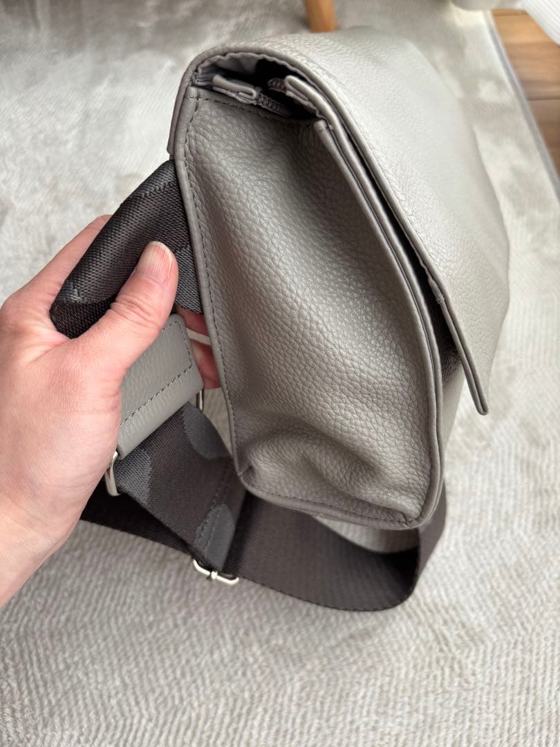 ear PAPILLONNER(イアパピヨネ) 本革　ボディバッグ