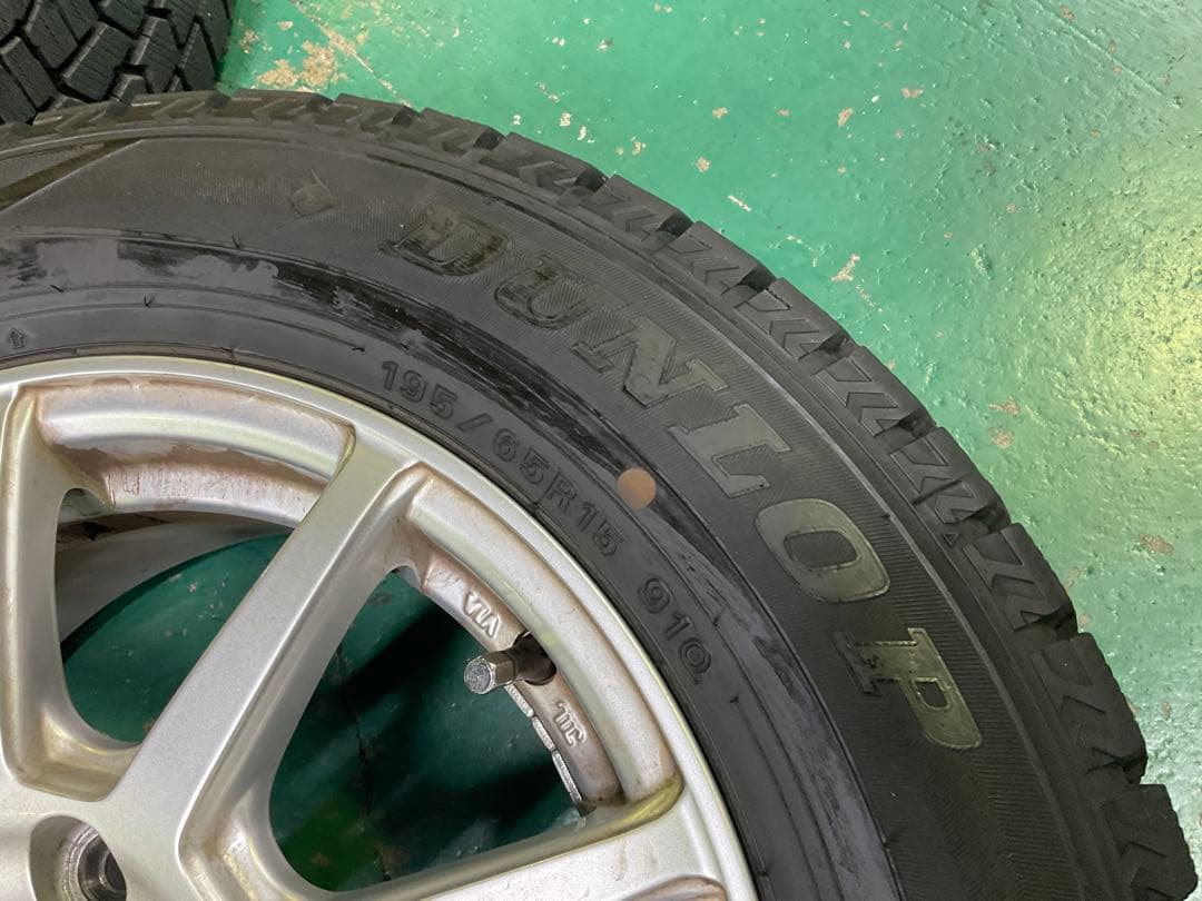 【送料無料】2024年製　WM02 ヴォクシー・ノア等に　中古スタッドレス4本