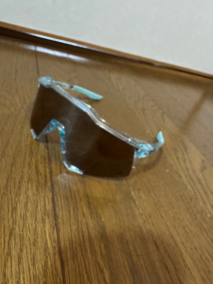 スポーツサングラス クリアフレーム ブラウンレンズ ケース付き　100%