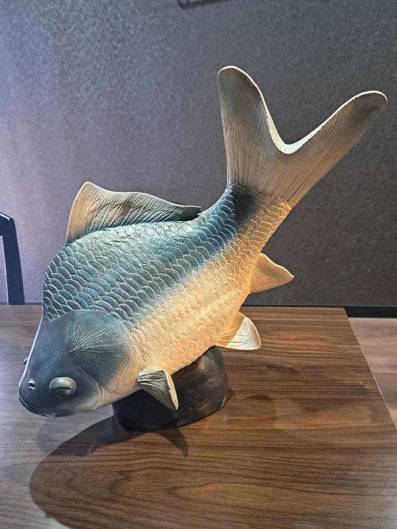 陶器 魚の彫刻 青白