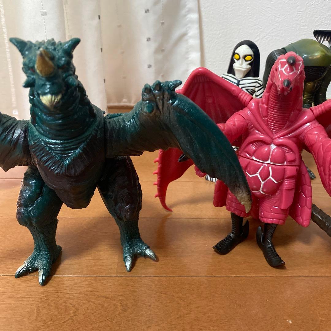 バンダイ製 ウルトラマンパワード ソフビ 18体セット