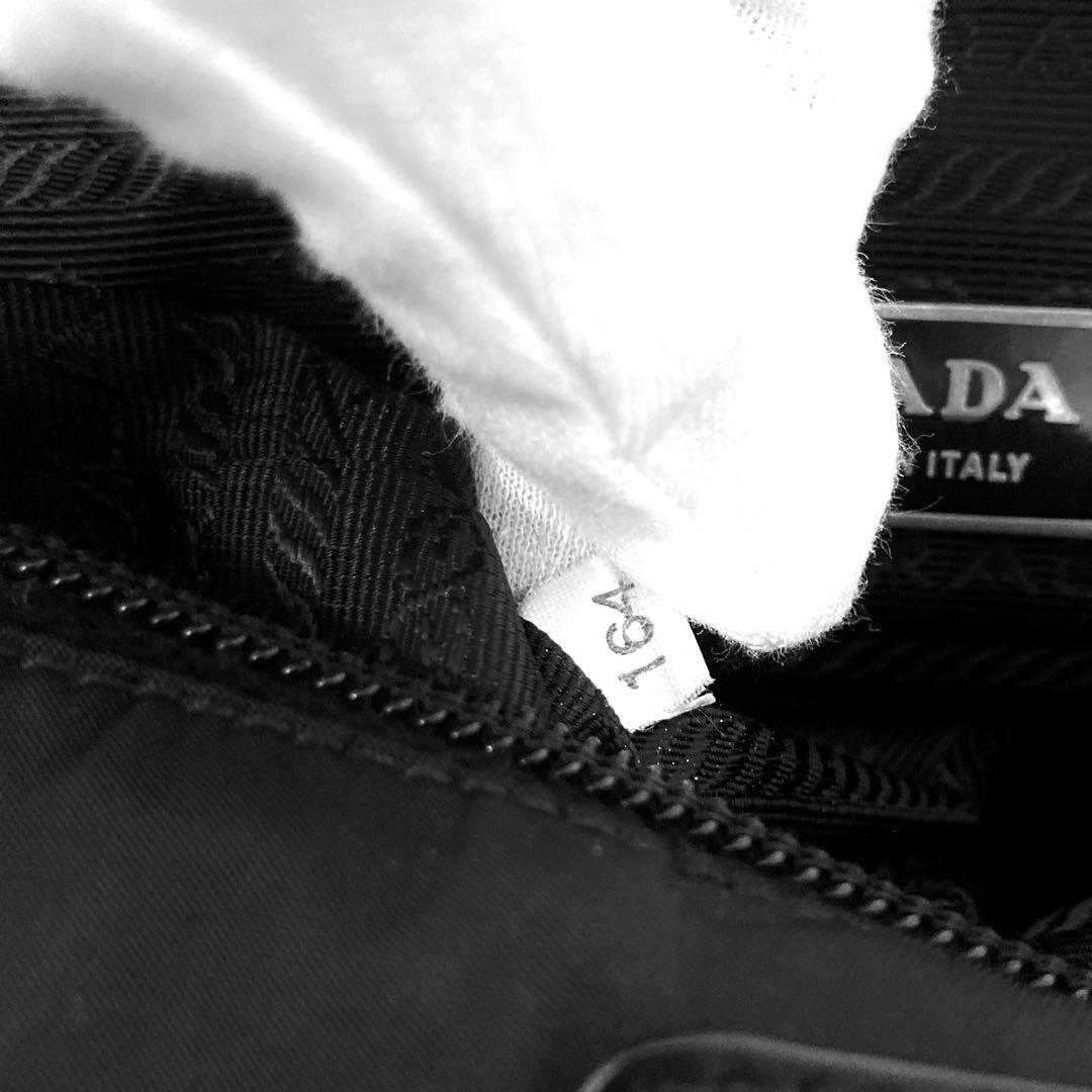 希少　良品　PRADA プラダ　ボディバッグ　ショルダーバッグ　ナイロン　黒