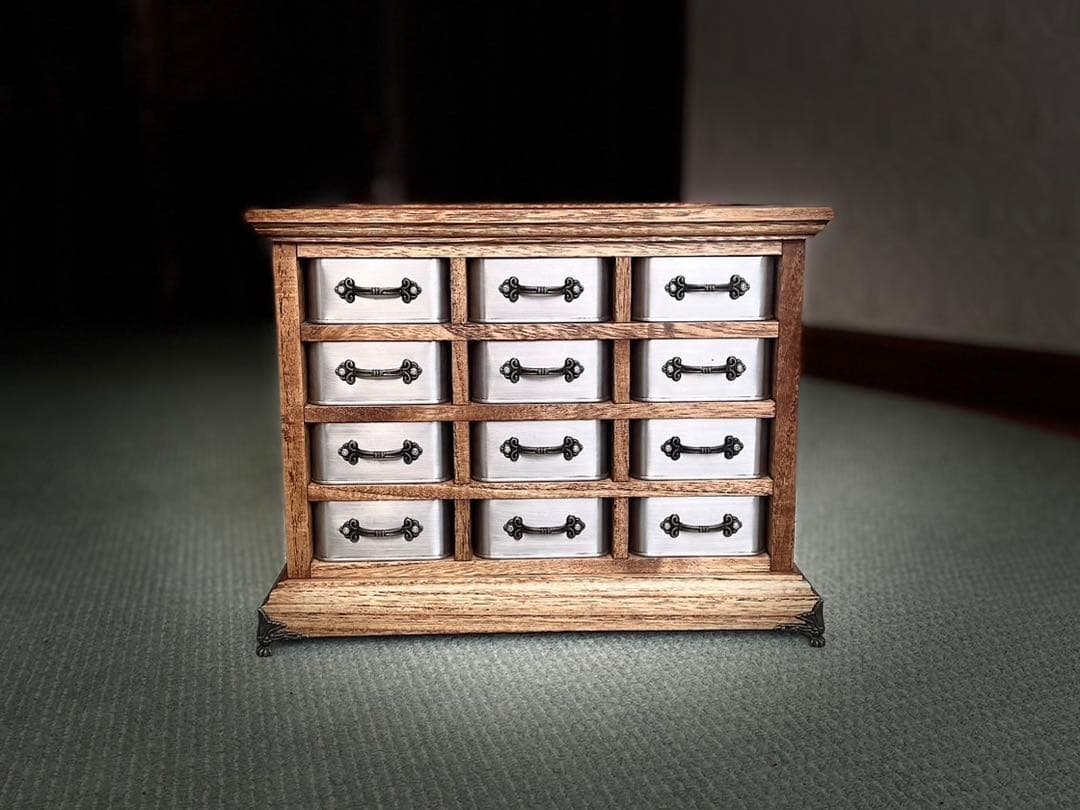 ハンドメイド　クラシックデザイン　木製収納箪笥　スチール缶　レトロ　コレクション