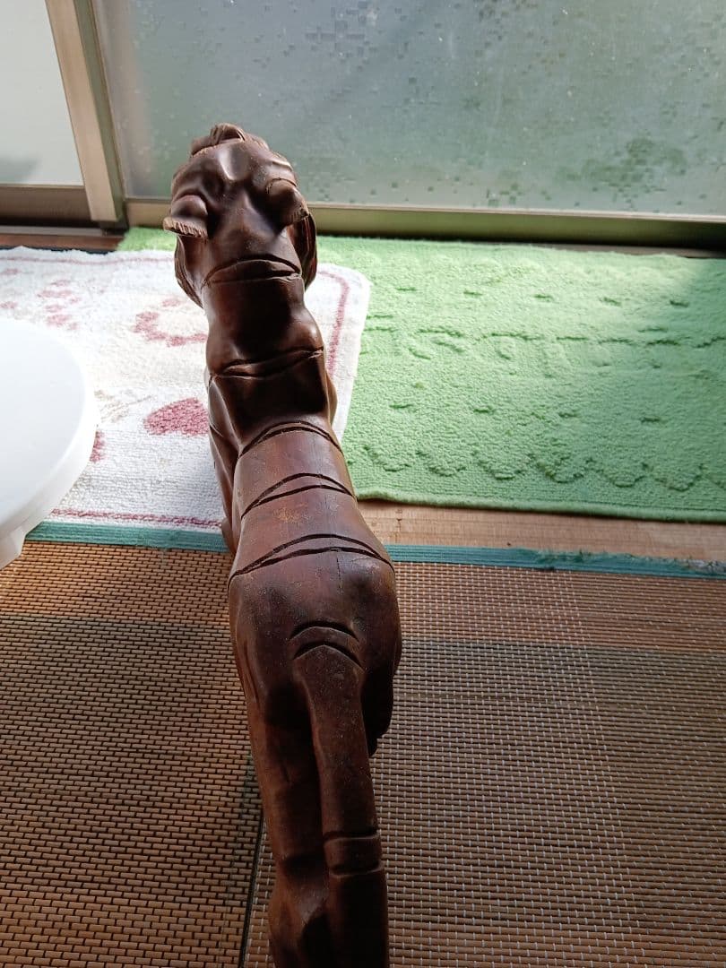 木製虎彫刻 約50cm 茶色