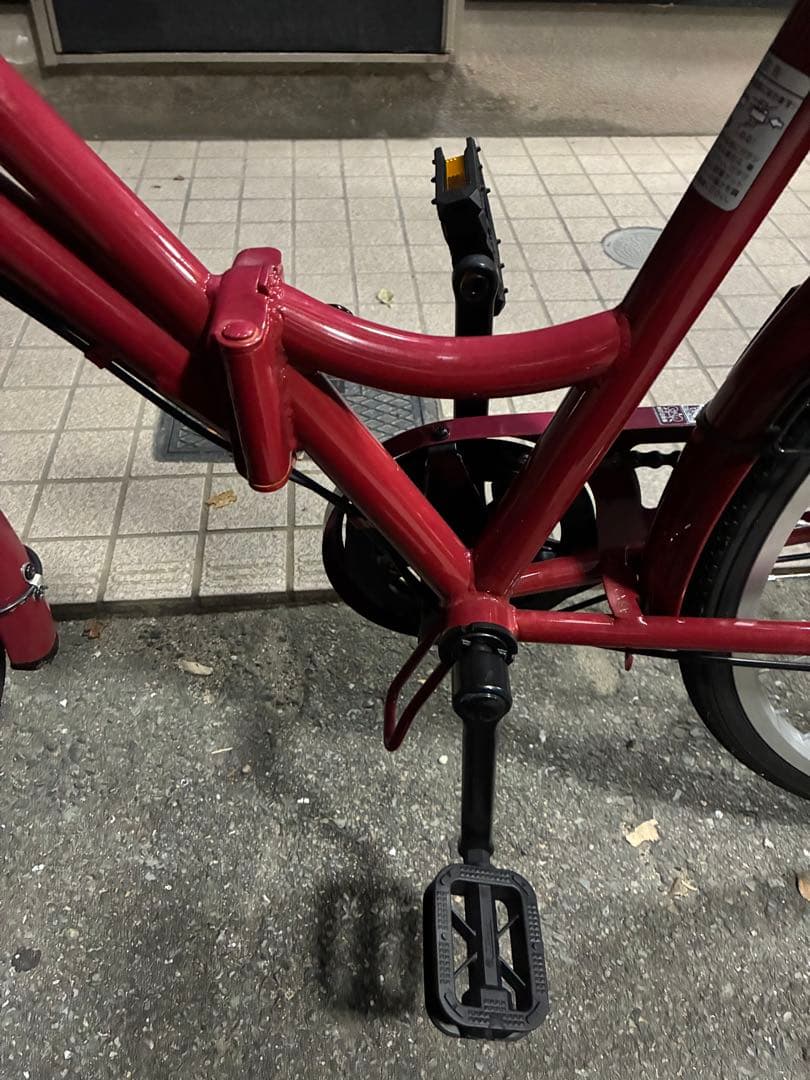 赤い折りたたみ自転車 前面バスケット付き
