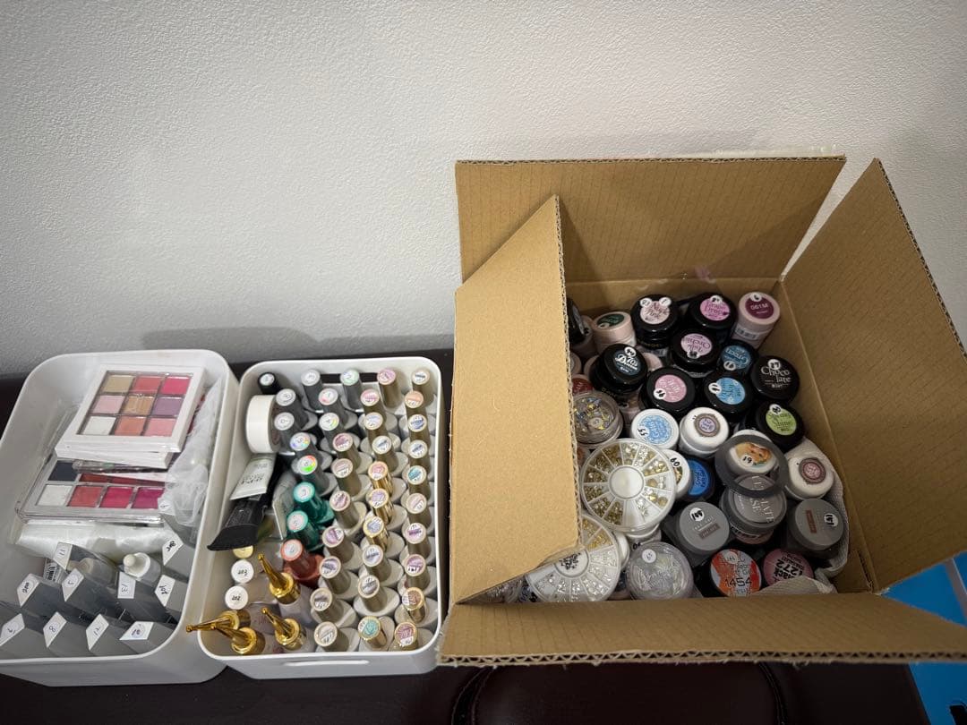 ネイルジェル　50色以上　マグネットもあり　パーツ　チークネイル　セット売り