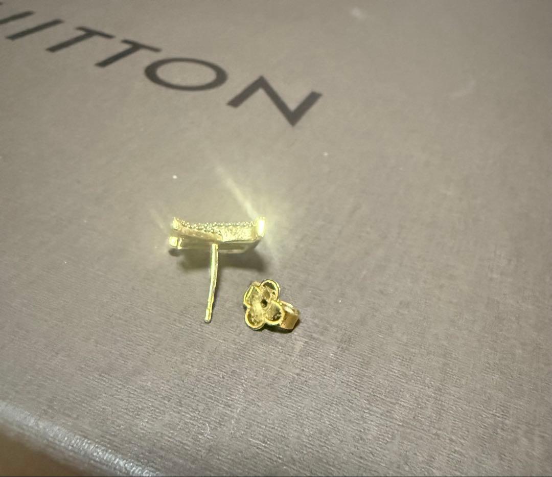 Louis Vuitton ロゴ型ピアス(片耳用)