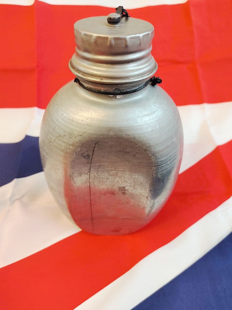1944年型ビンテージイギリス陸軍放出品 キャンティ―ン 水筒 アルミ製81年前