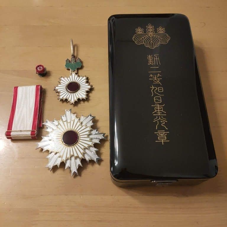 【極美品! 完品】勲二等旭日重光章 略章 略綬付 本物保証 明治勲章 368