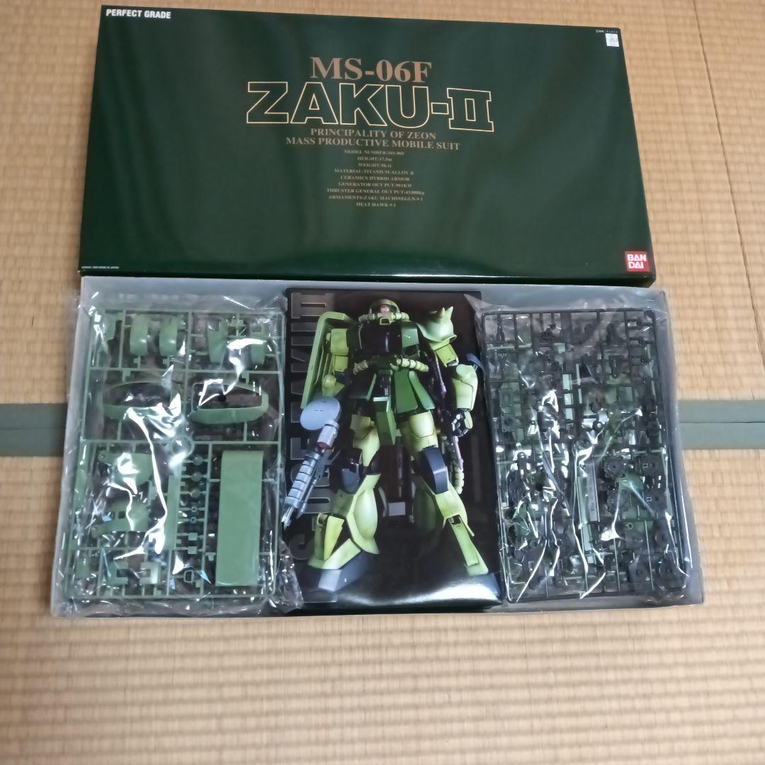 PG 1/60 量産型ザクII パーフェクトグレード MS-06F バンダイ