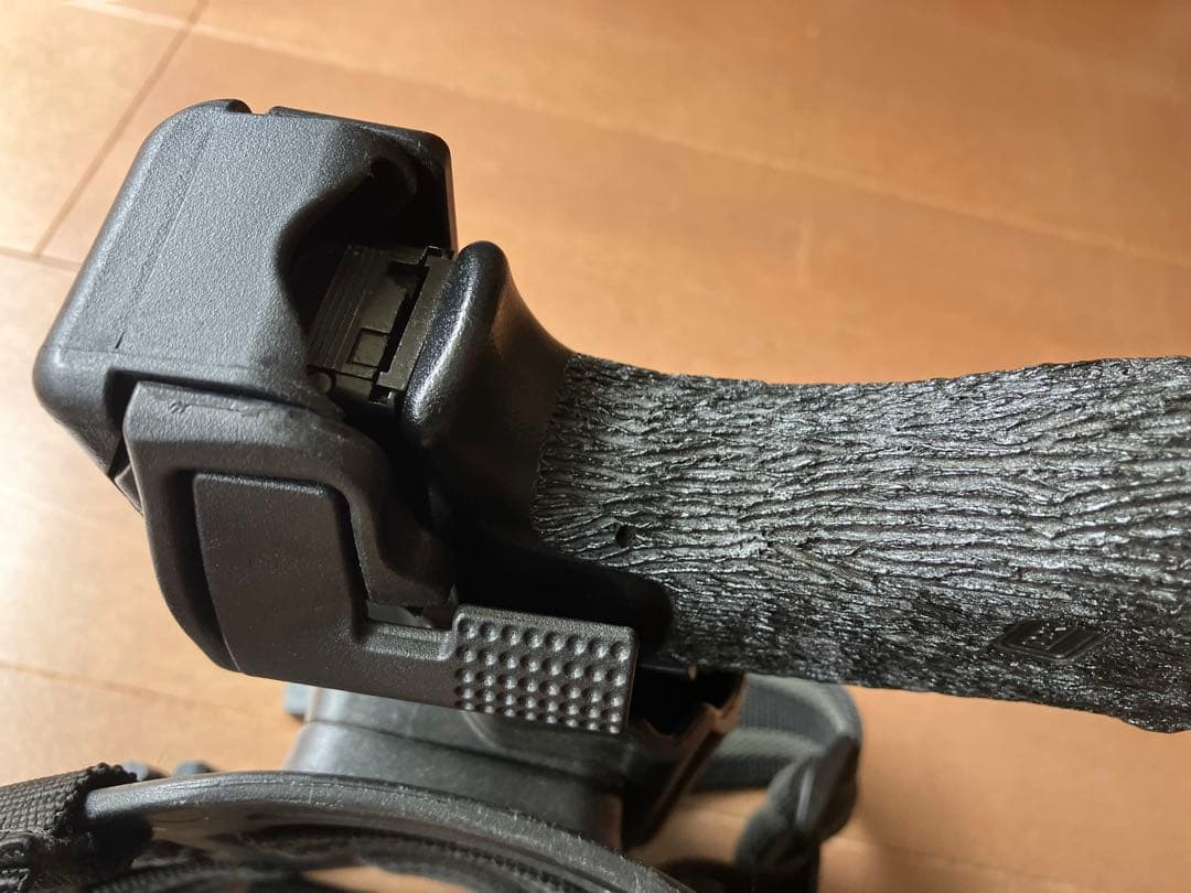 マルイGlock 17+ BLACK HAWKレッグホルスター+ウエポンライト