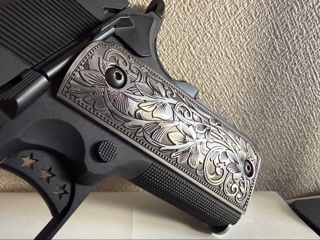 エングレーブ装飾のトイガングリップ