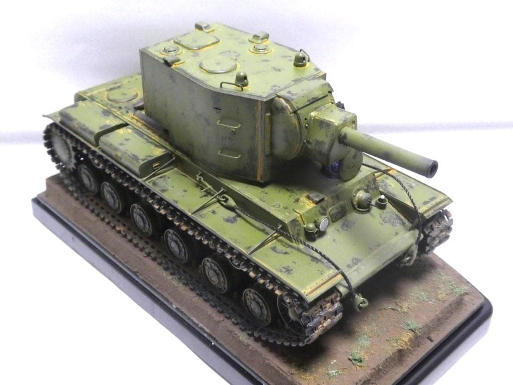 タミヤ 1/35 ソビエト重戦車 KV-2 完成品