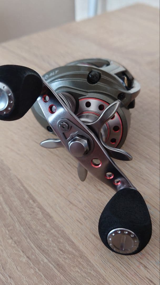 アブガルシア　アブレボALT　ベイトリール右巻ハンドル