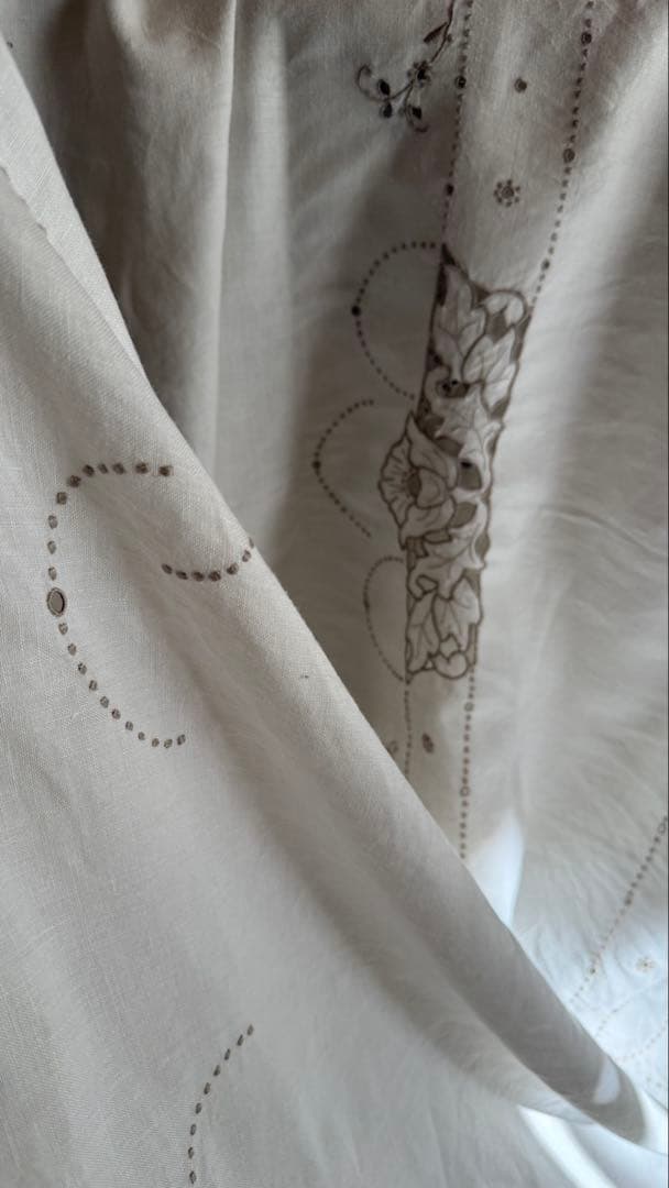 SALE❣️アンティークஐ花柄刺繍の大判クロスஐフランスお買い得