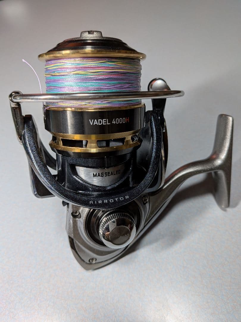 VADEL 4000H スピニングリール