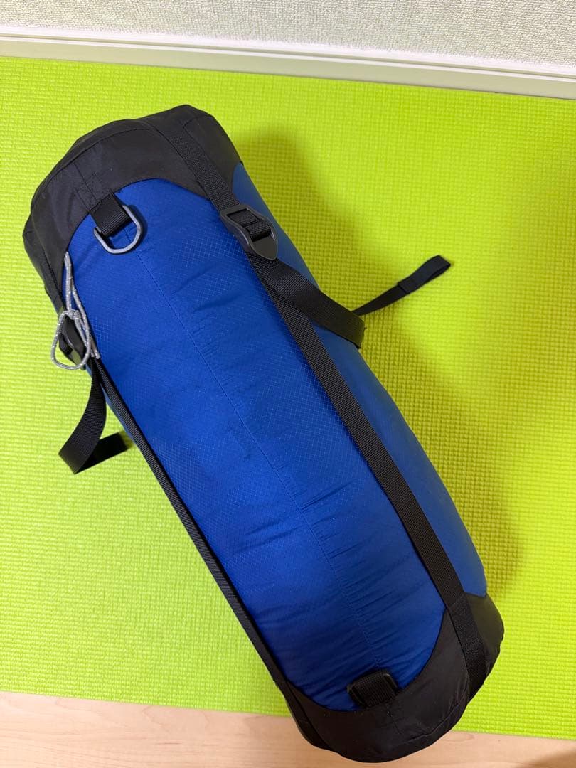 美品 ISUKA イスカ シュラフ 寝袋＋ウルトラライトコンプレッションバッグ