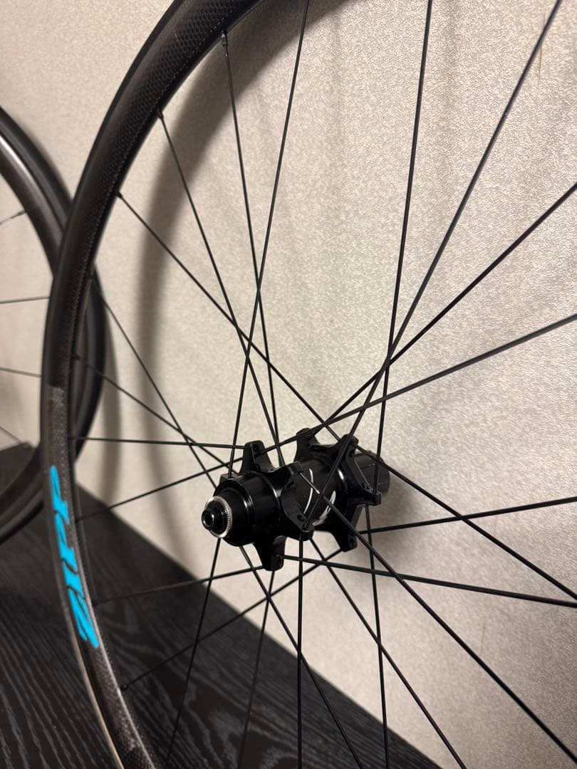 ZIPP202 カーボンホイール チューブラー シマノ11〜12速　リムブレーキ