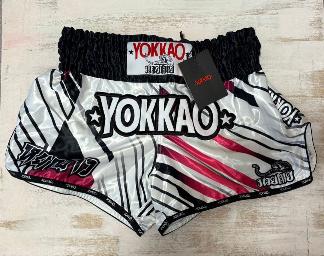 YOKKAO ボクシングショーツ ホワイト/ブラック/レッド