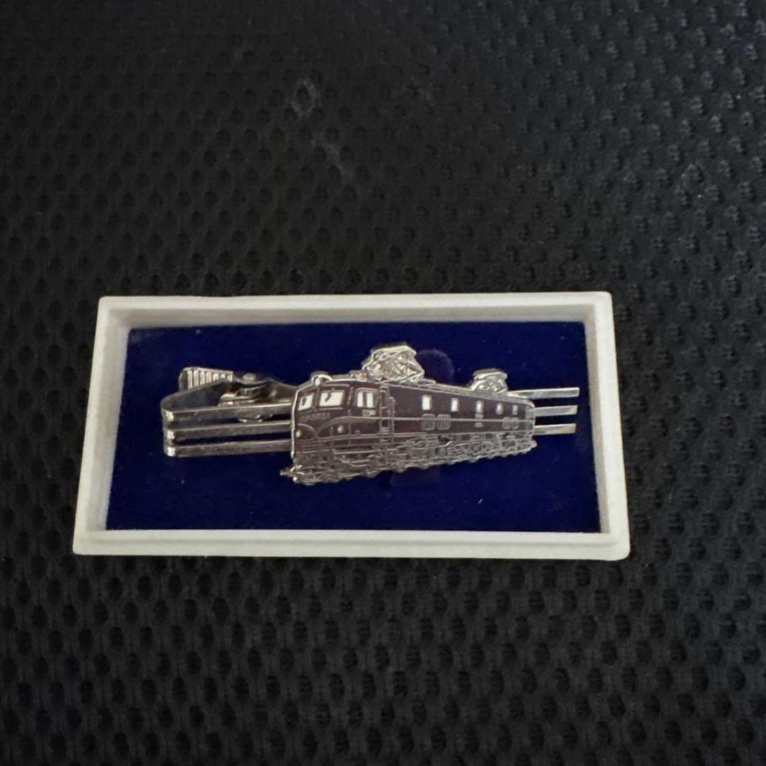 E F5861 列車デザイン ネクタイピン　ケース付き