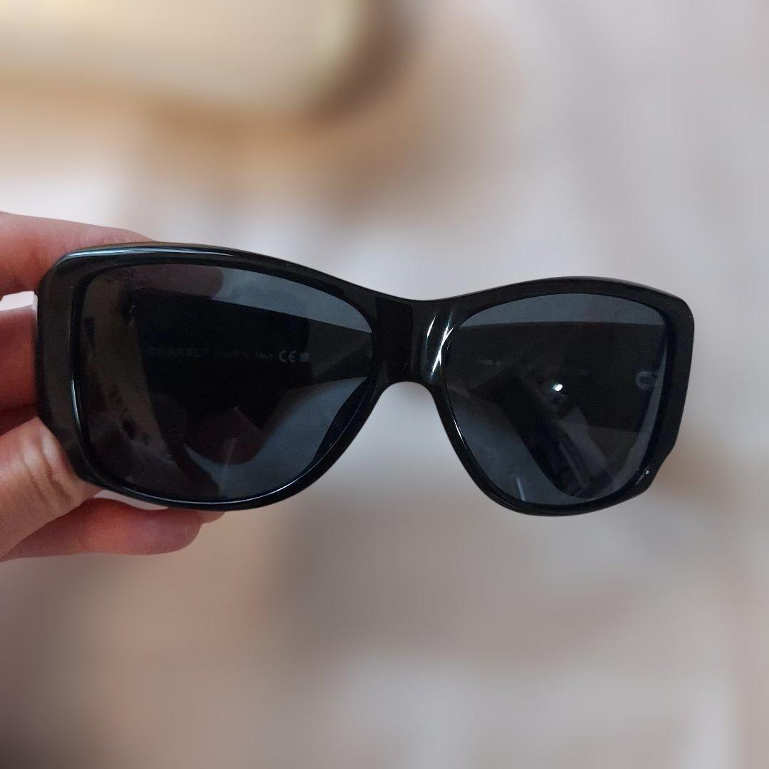 CHANEL ブラック サングラス ストーン装飾