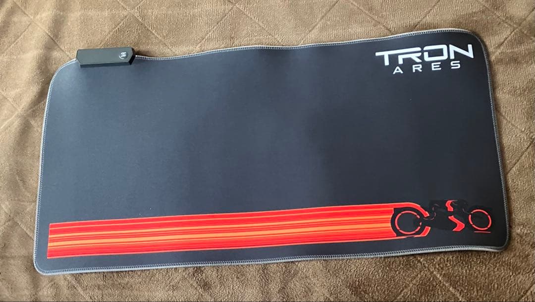 『トロン：アレス』オリジナルレッドデスクマット/Tron: Ares/ディズニー