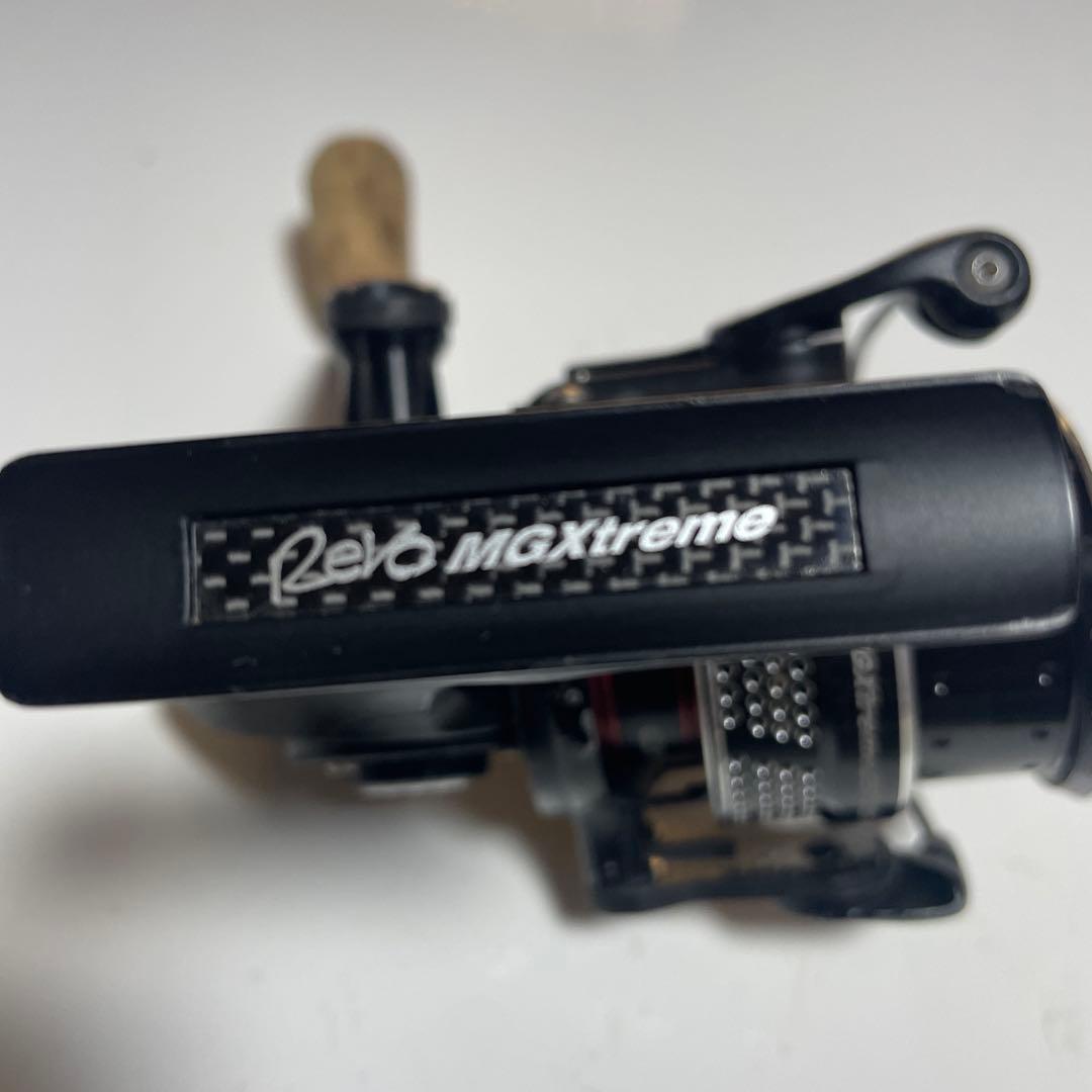 REVO MGXtreme 2500SH スピニングリール