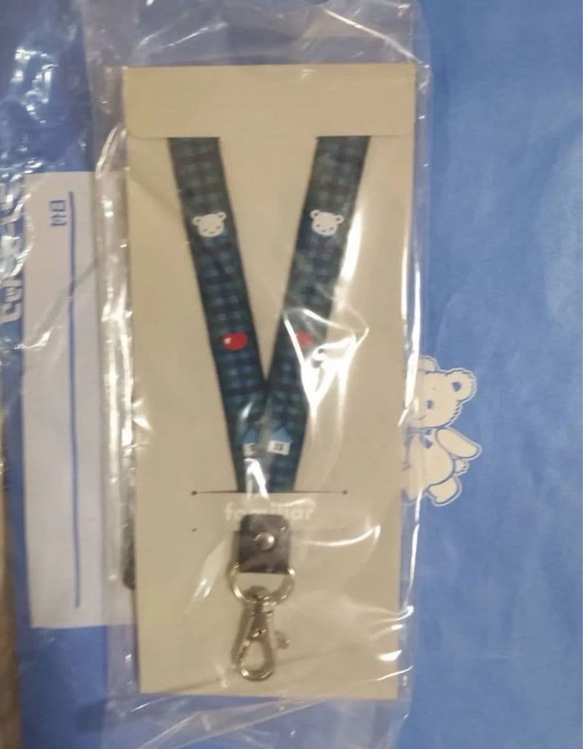 ファミリア　廃盤　ネックストラップ 　新品