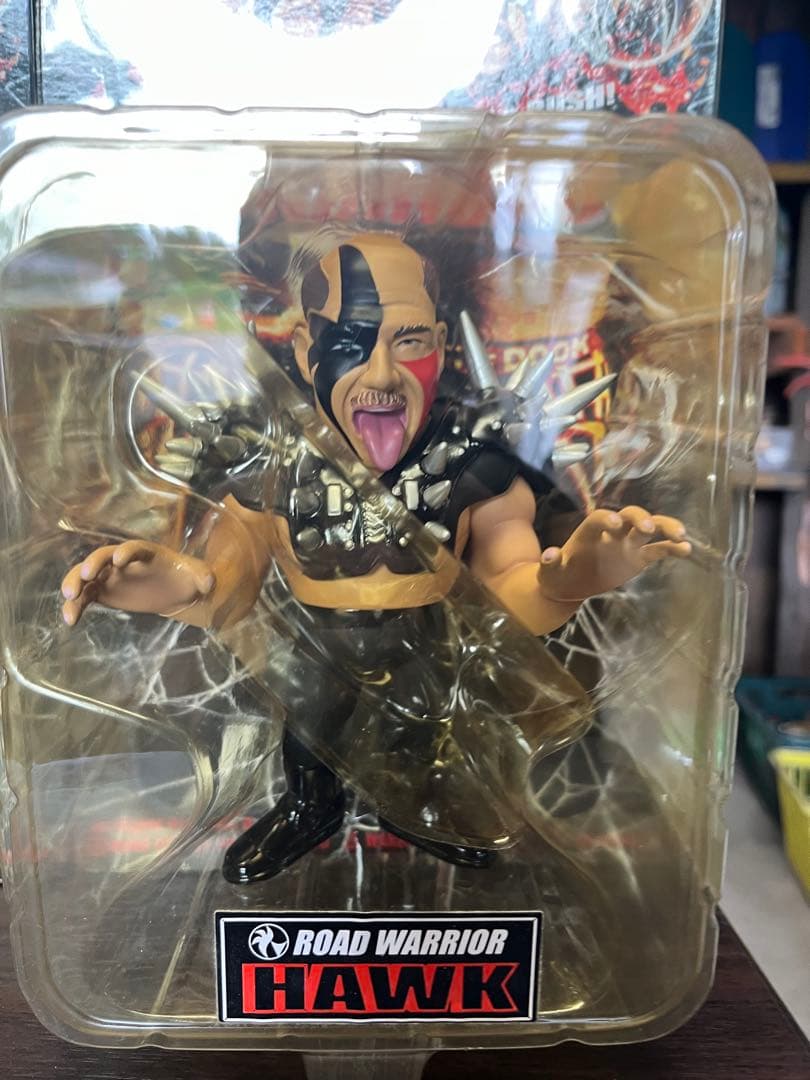 Road Warriors animal Hawk サイン入りフィギュア