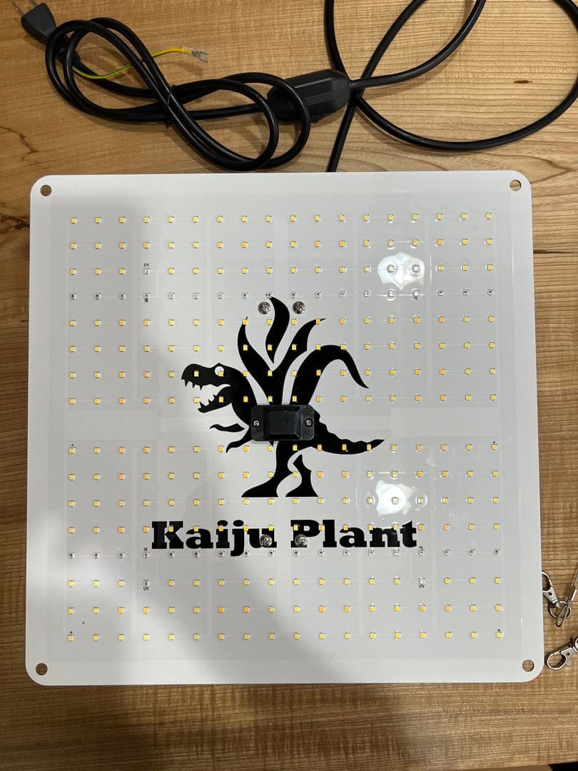 怪獣フレア281 植物育成LEDライト　早い者勝ち‼️