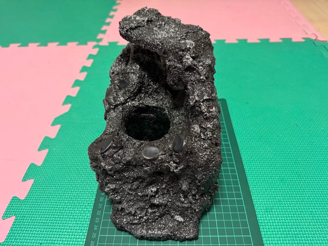 新春セール！！手作り爬虫類シェルター（ゴツゴツ岩感・陶器埋め込み）