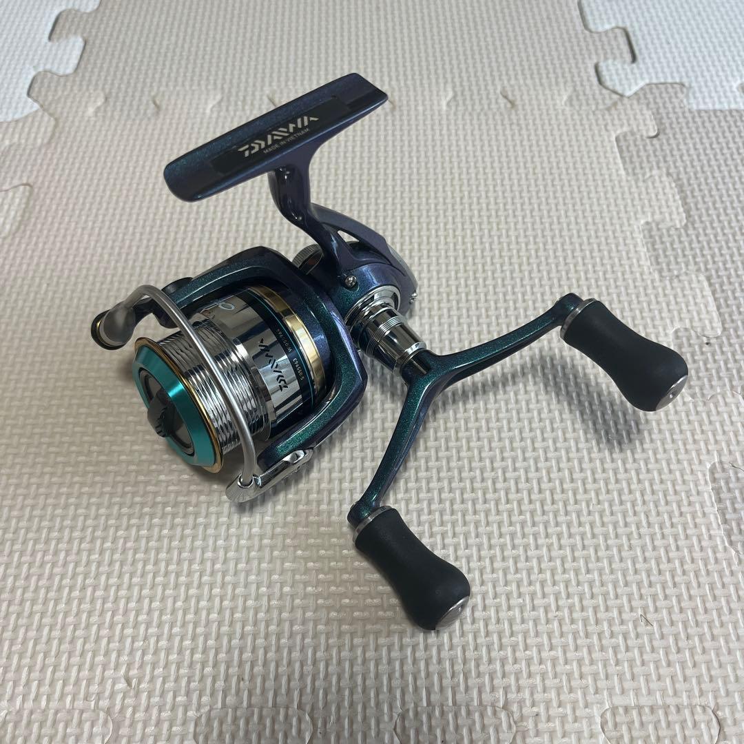 ダイワ　エメラルダス INF 2506 Wハンドル　②