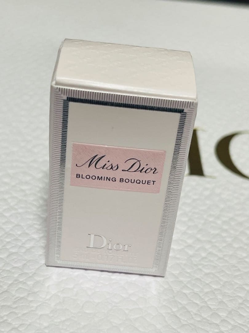 Dior ギフトセットリップ、グロス、香水、アトマイザー、美容液