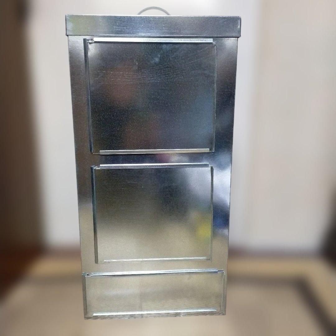 【新品・未使用!!】亜鉛引き鉄板　燻製器　ドア3つ　4段棚