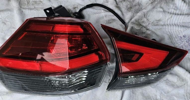 エクストレイルT32 後期テールランプL（助手席側）セット