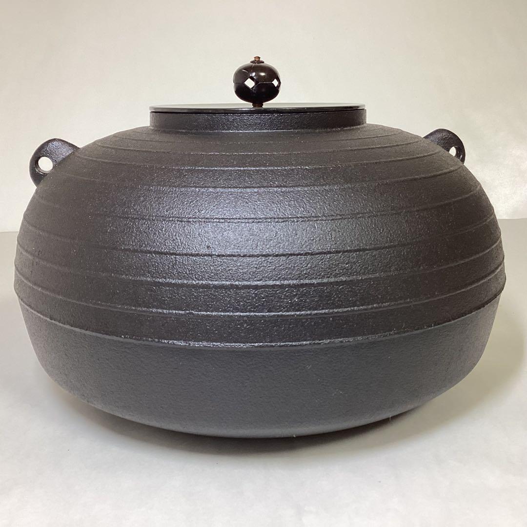 志きの釜 平丸千筋釜 炉・置炉兼用 合金 紙箱入 茶道具 古物品