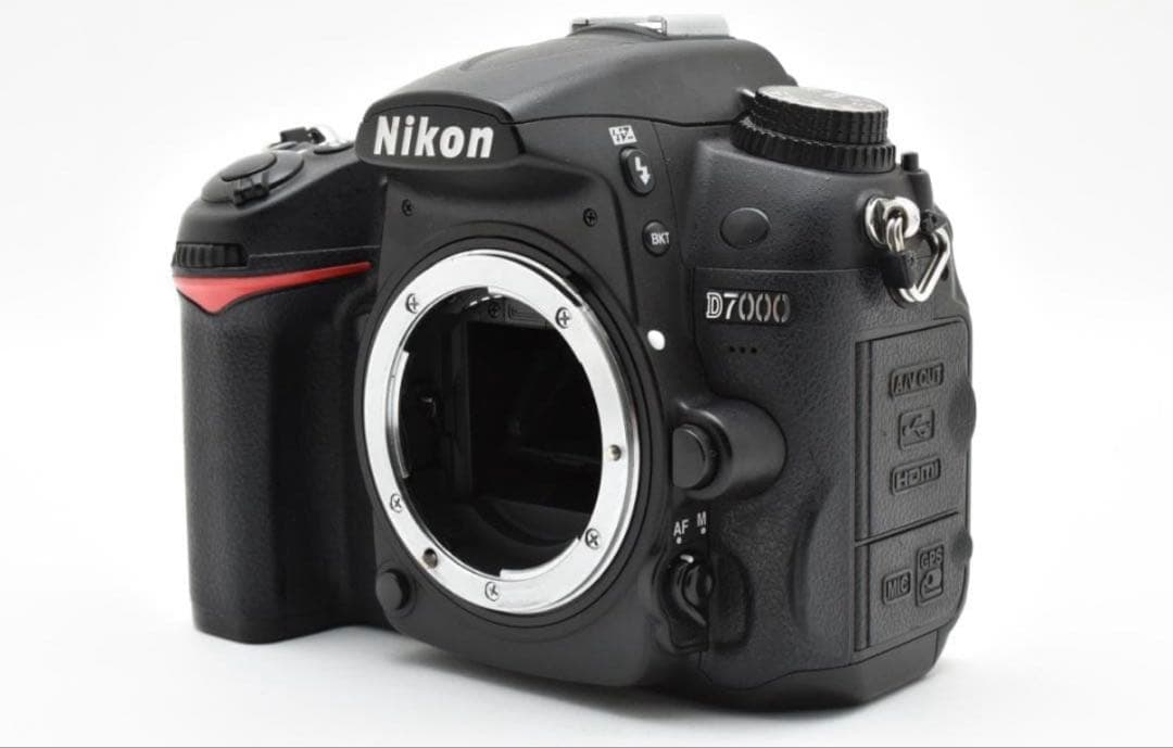 Nikon ニコン D7000 ボディ 美品 ケース付 ストラップ付 純正
