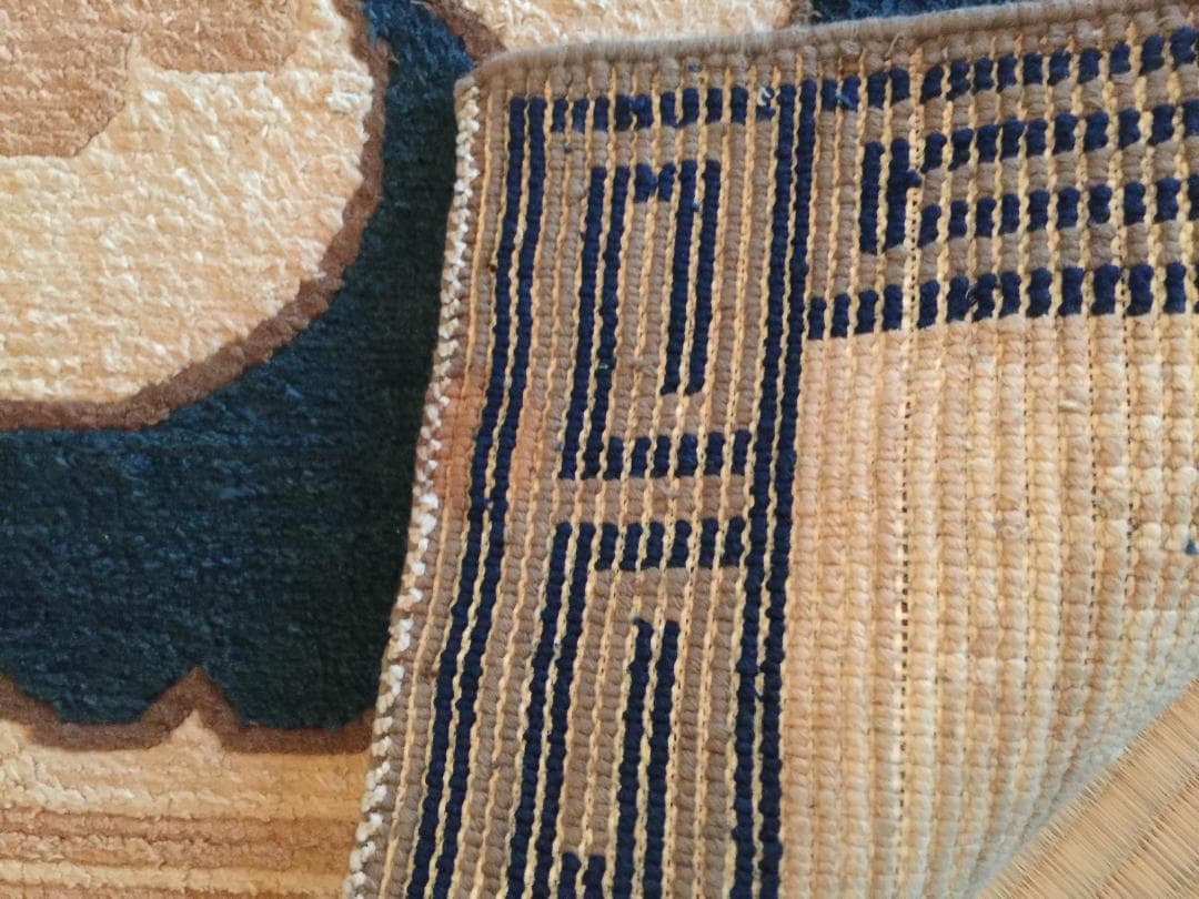 鍋島 段通 蟹牡丹 95cm × 191cm (京間の一畳分)