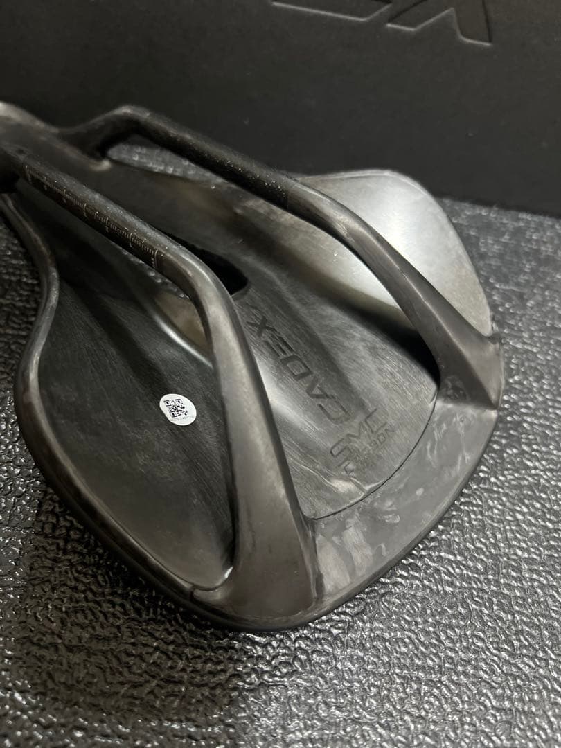 【新品】 CADEX AMP カーボンサドル 129g