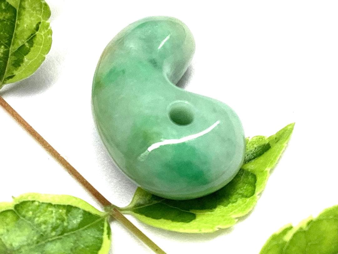 今回の原石大当たり極上*氷*糸魚川翡翠勾玉アイスジェイド幸運御守りソーティング付